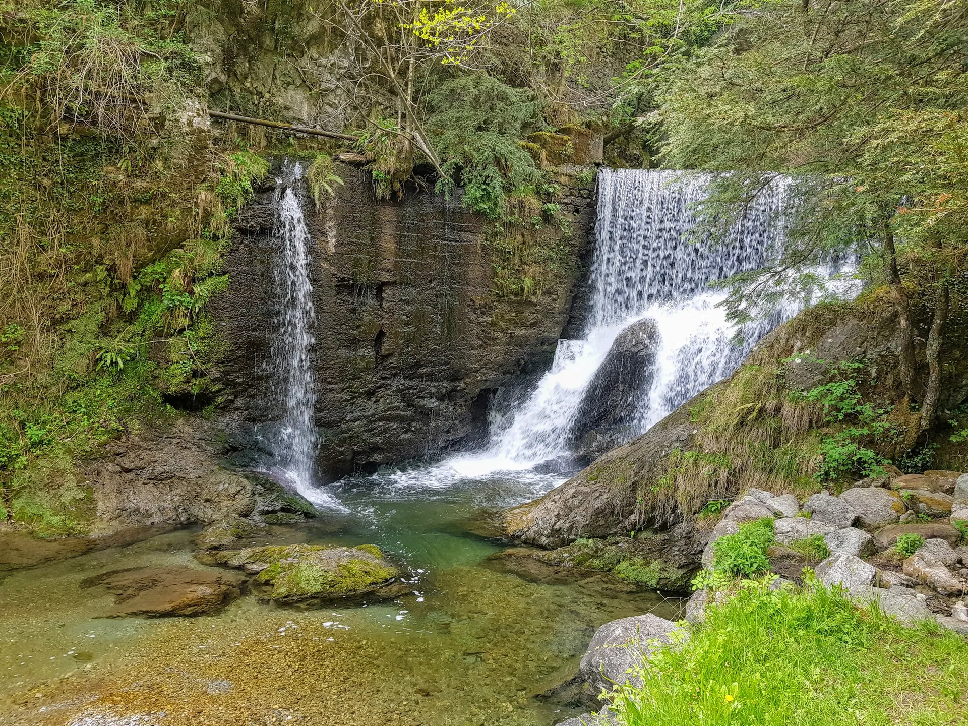 Ponte e cascata di Tobi